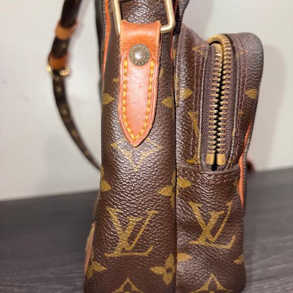 8911 LOUIS VUITTON Monogram Amazone MM Crossbody - Picture 13 of 16